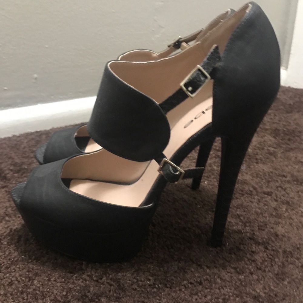 Bebe brand new Heels